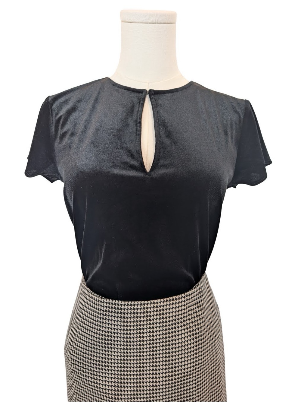 Ann Taylor Black Short Sleeve Keyhole Blouse